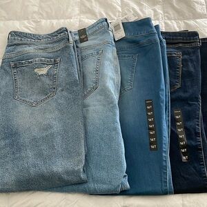 4 NWT pairs of Torrid Jeans​